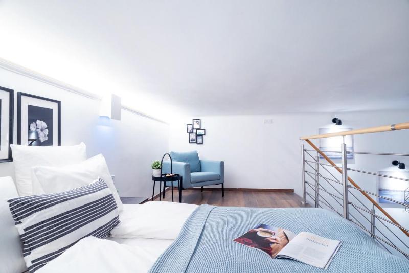 Welcoming modern apartment in the center - image 7