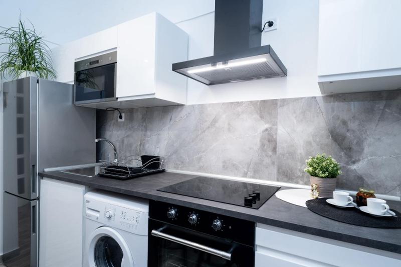 Welcoming modern apartment in the center - image 9