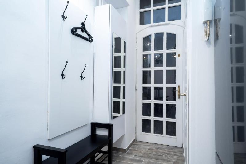 Welcoming modern apartment in the center - image 16