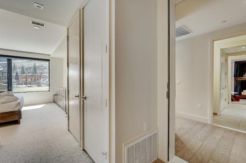 LIFT 509 | True Ski-In / Ski-Out Luxury | Steps to Sunrise Gondola - image 19