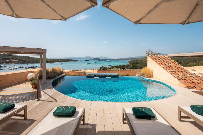 Harrods Suite, 3 king bed, sea view, terrace, plunge pool image 4