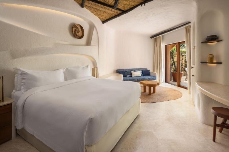 Contemporary Deluxe Suite, king bed, Inner View, terrace image 1
