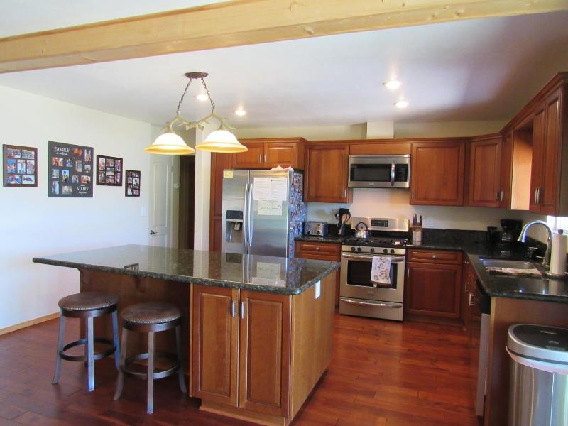 Smith Lakefront Hideaway - image 15