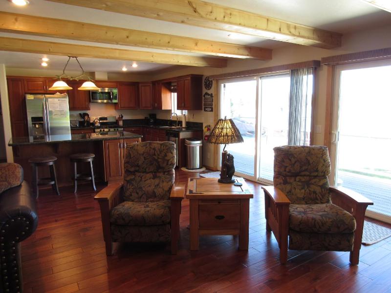 Smith Lakefront Hideaway - image 9