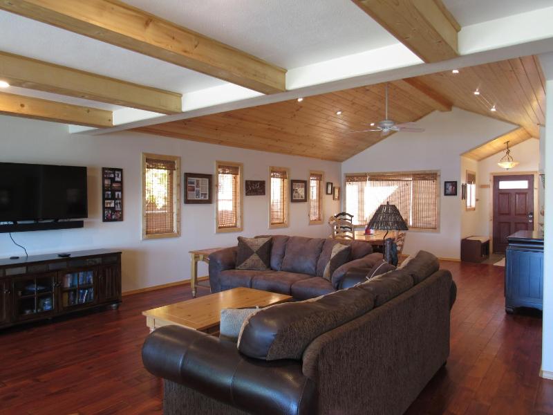 Smith Lakefront Hideaway - image 13