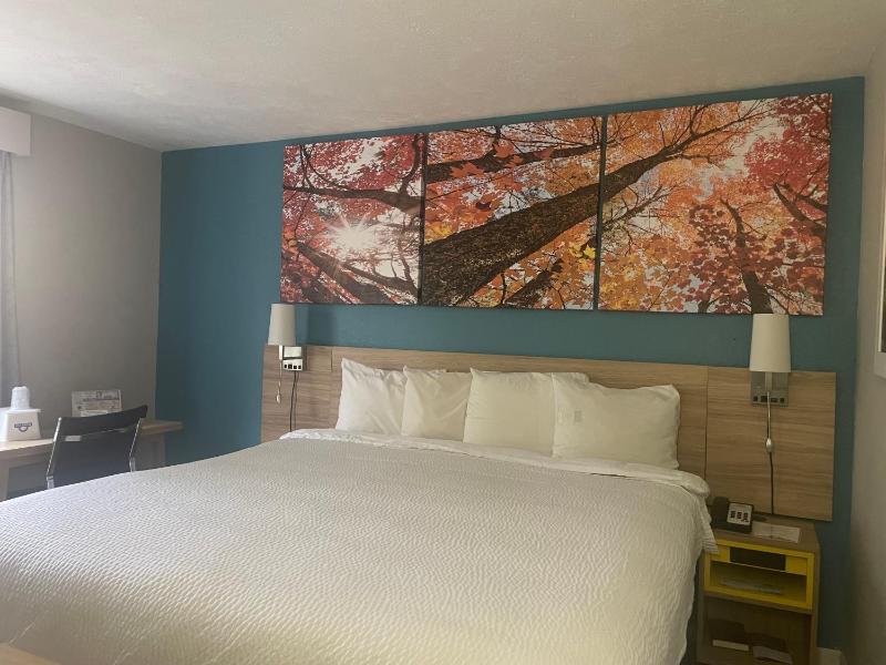King Room - Non-Smoking image 2