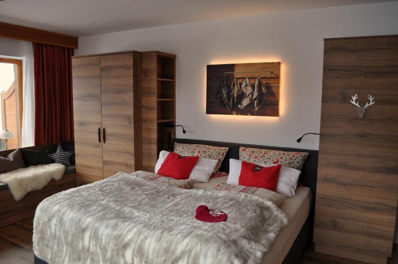 Studio Apartment with Mountain View and Balcony image 4