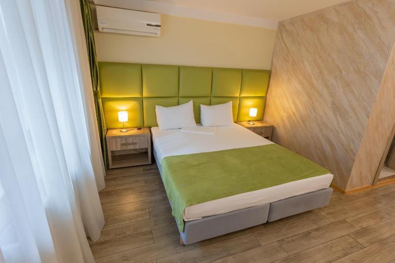Double Room image 4