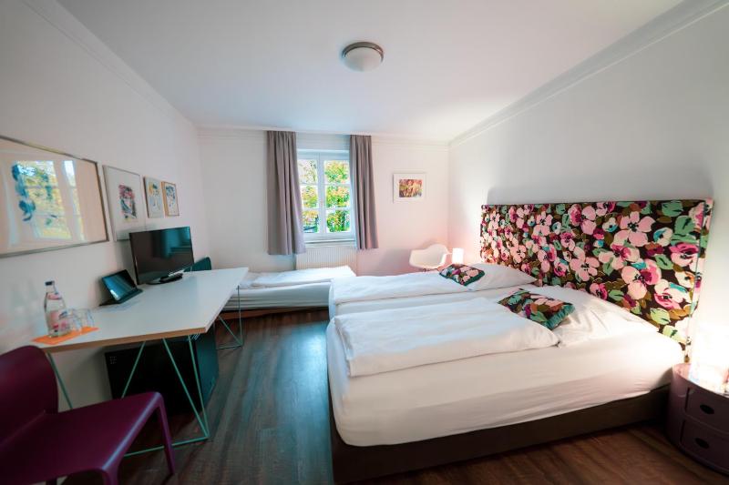 Double Room with Extra Bed image 1