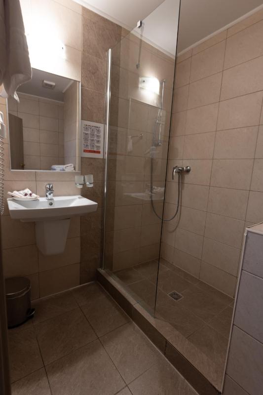 Twin Room image 1