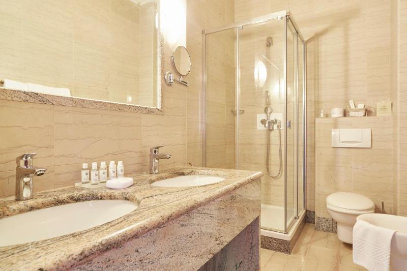 Double Room with Side Sea View image 1