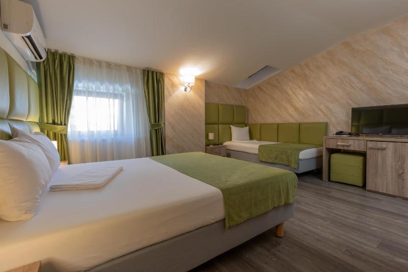Triple Room image 2