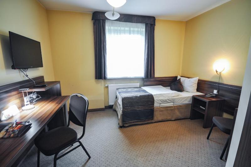 Standard Double Room image 3