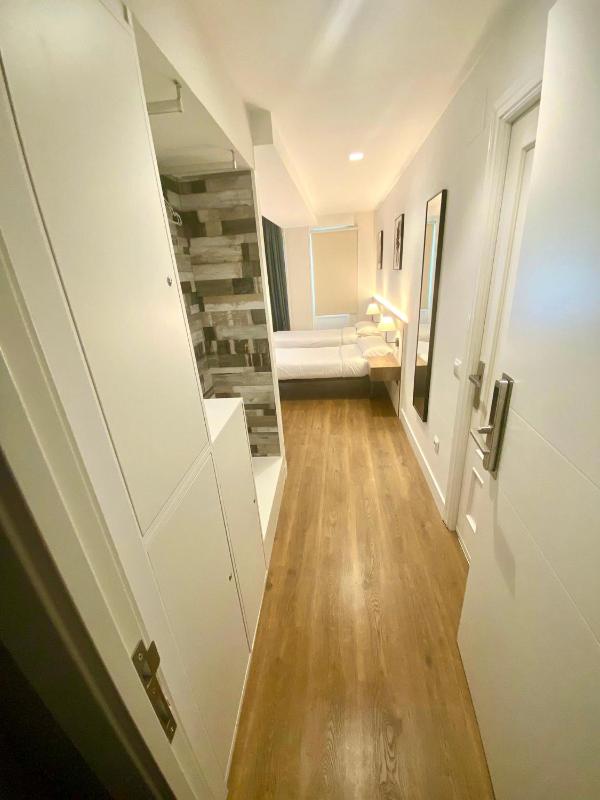 Triple Room with Private Bathroom image 4