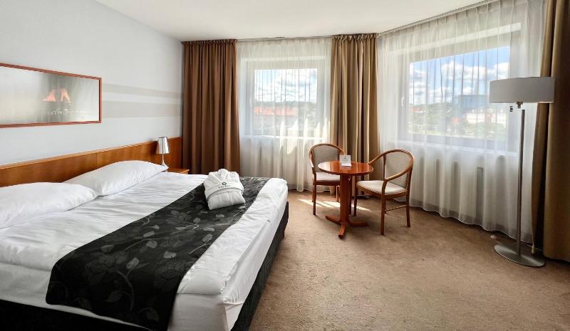 Deluxe Double Room (2 Adults + 1 Child) image 1