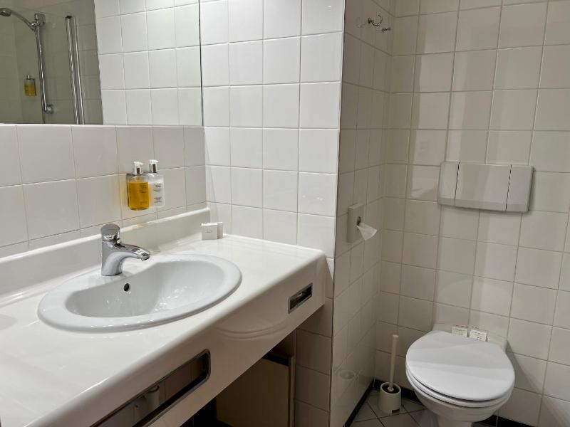 Deluxe Double Room (2 Adults + 1 Child) image 4