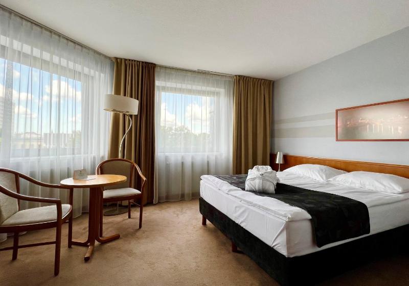 Deluxe Double Room (2 Adults + 1 Child) image 3