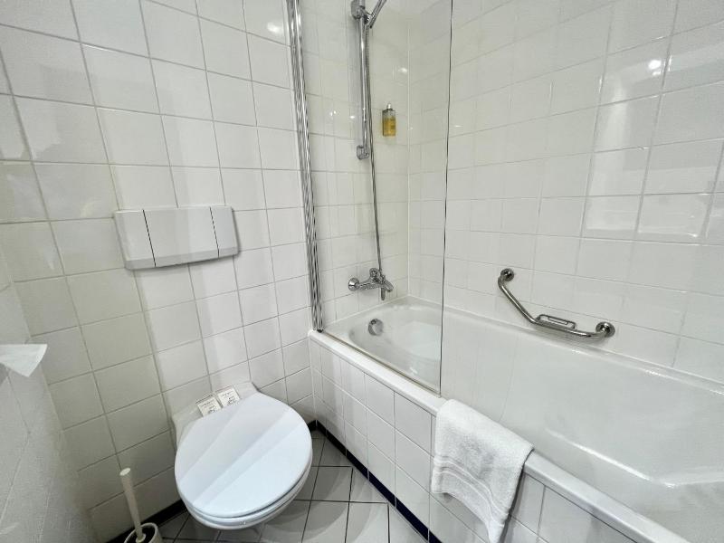 Deluxe Double Room (2 Adults + 1 Child) image 2