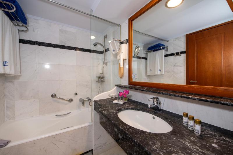 Standard Double or Twin Room with Side Sea View image 1