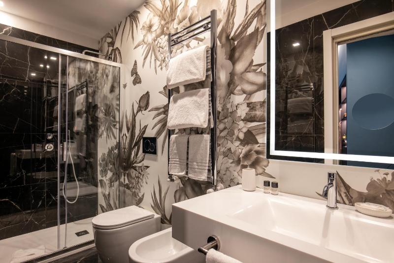 Standard Double Room image 2