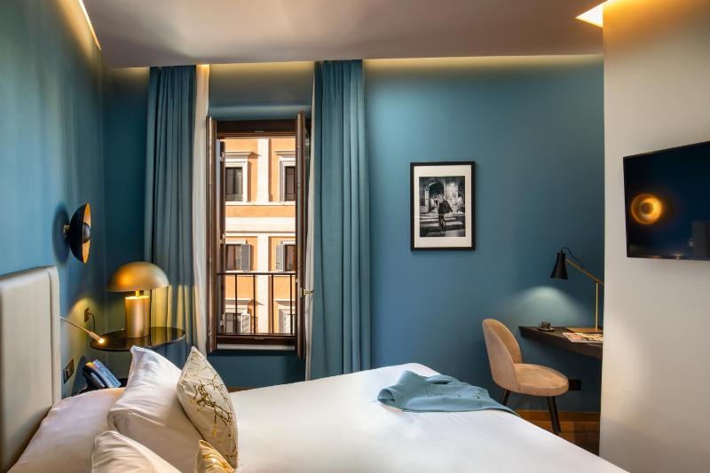 Standard Double Room image 4