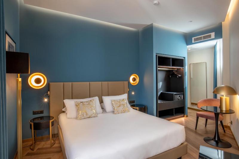 Superior Double or Twin Room image 4