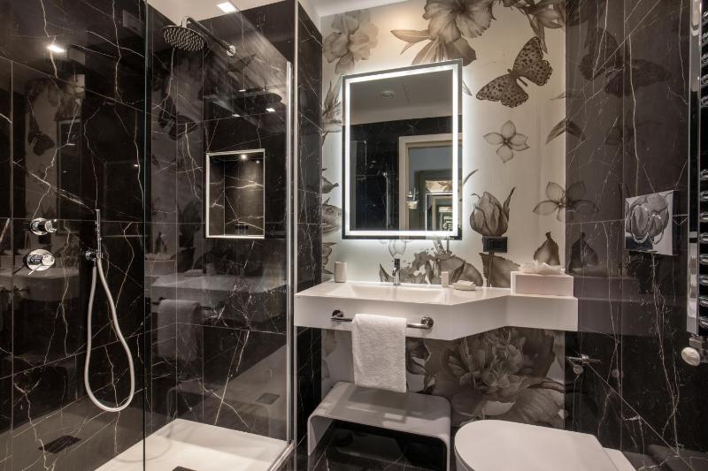 Superior Double or Twin Room image 3
