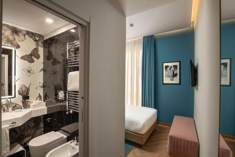 Standard Single Room image 4