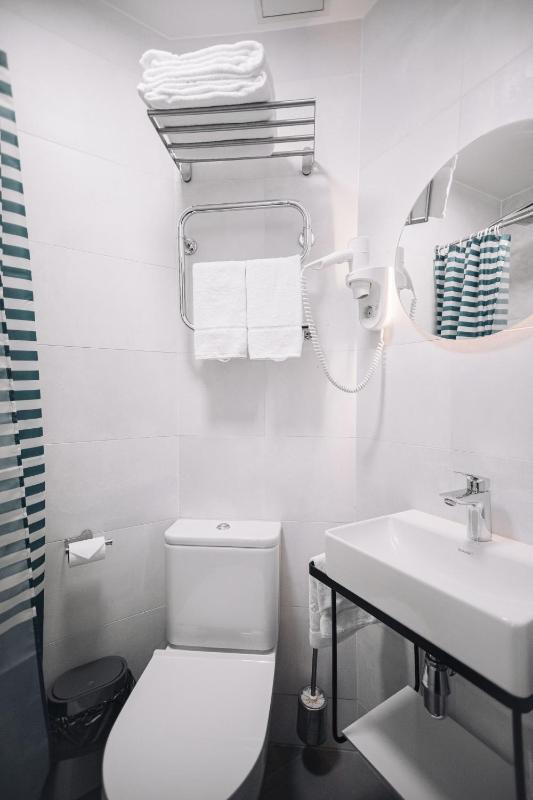 Small Double or Twin Room image 4
