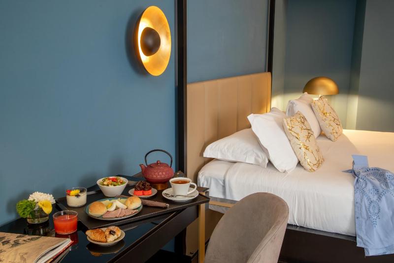 Deluxe Double or Twin Room image 4
