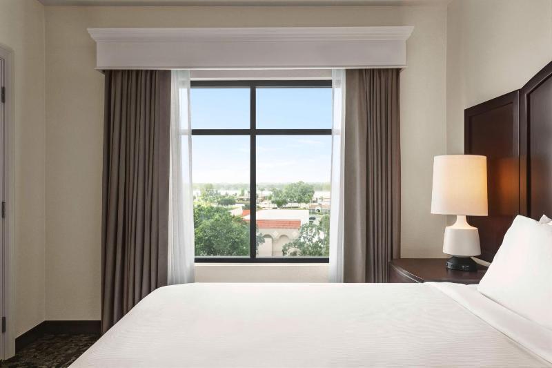 King Corner Suite with City View - Non-Smoking image 4