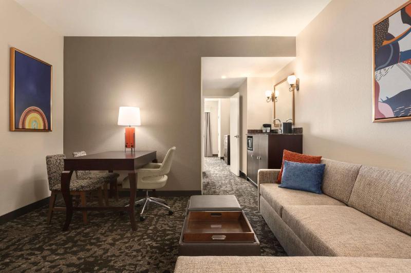 Suite with Two Queen Beds - Non-Smoking image 3