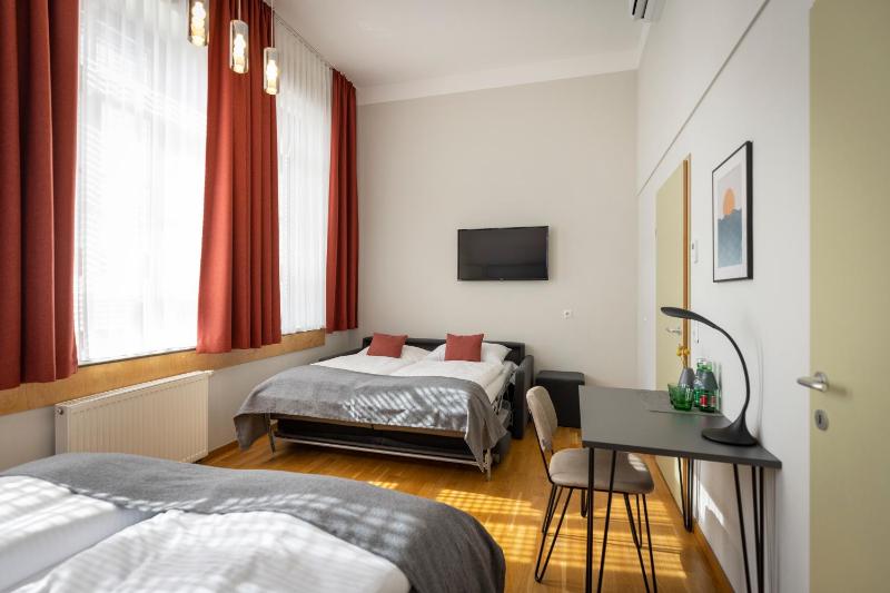 Superior Quadruple Room image 3