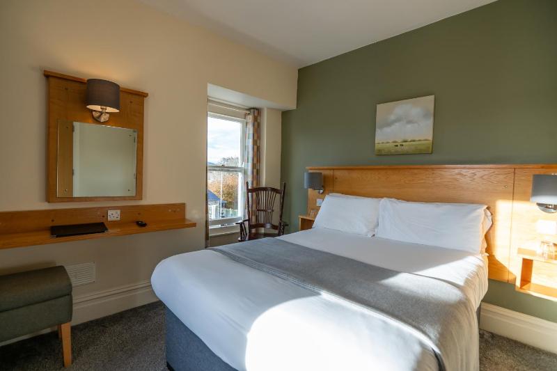 Large Double Room image 4