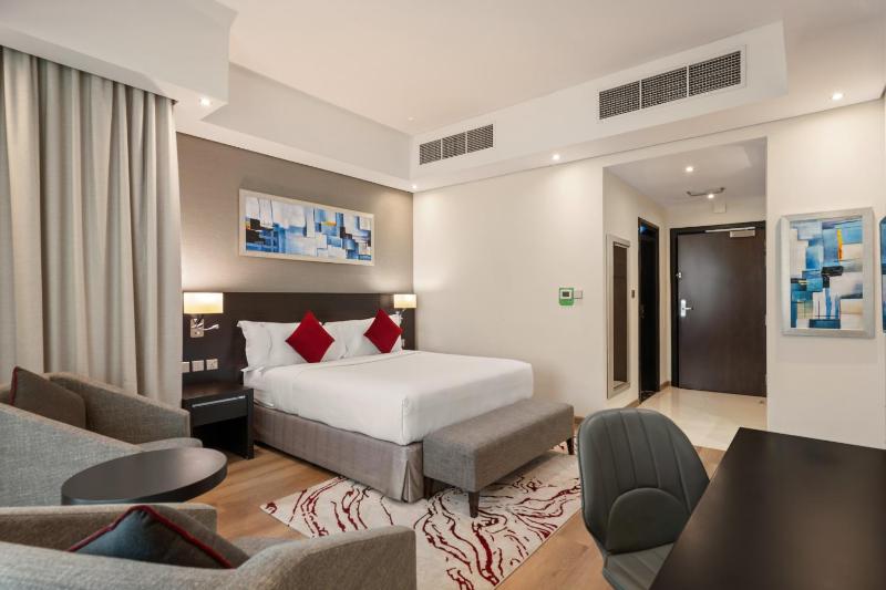 Deluxe King Room - Non-Smoking image 3