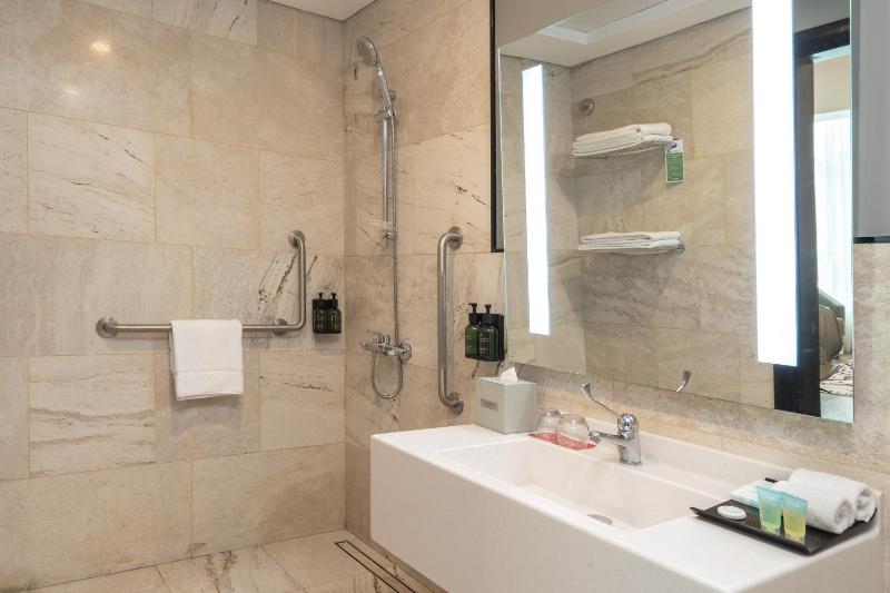 1 King Bed, Mobility Accessible Room, Walk-In Shower, Non-Smoking image 2