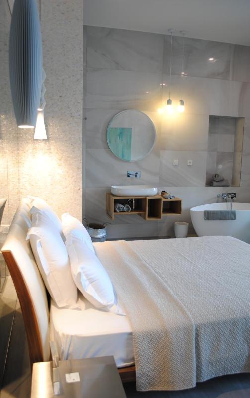 Superior Suite with City View image 3