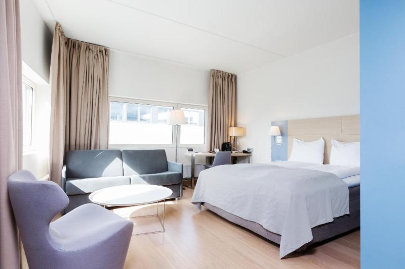 Deluxe Twin Room image 1