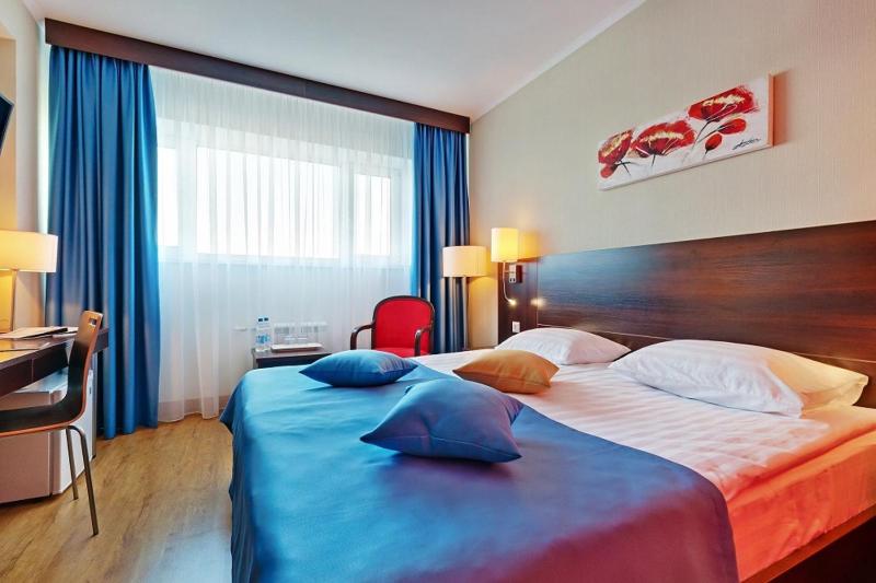 Standard Double Room image 3