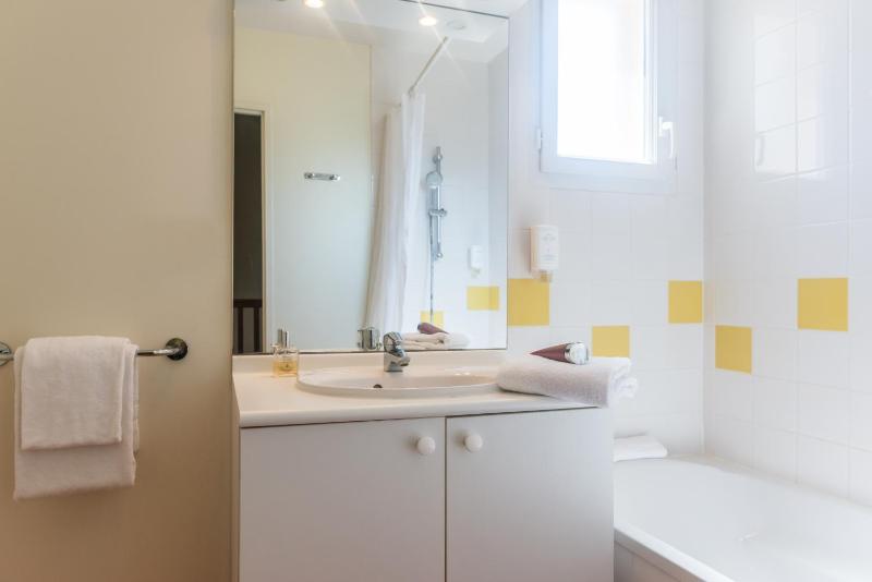 Three Bedroom Apartment image 4