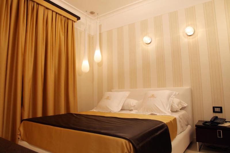 Double Room image 4
