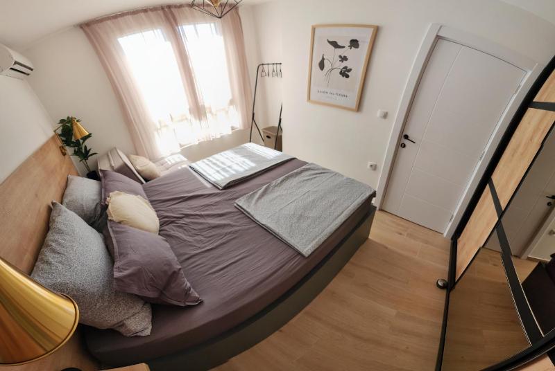 Marelis condo with sea view - image 12