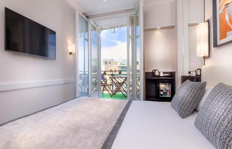 Superior Double Room image 4