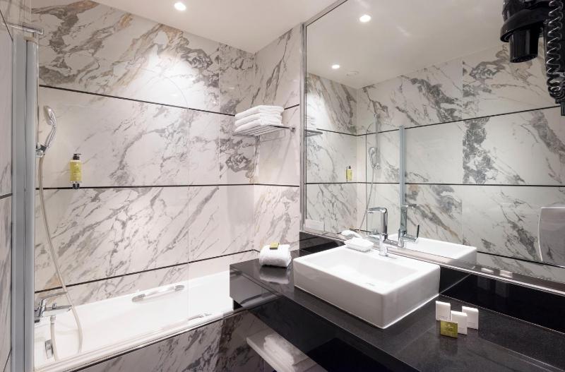 Superior Double Room image 1