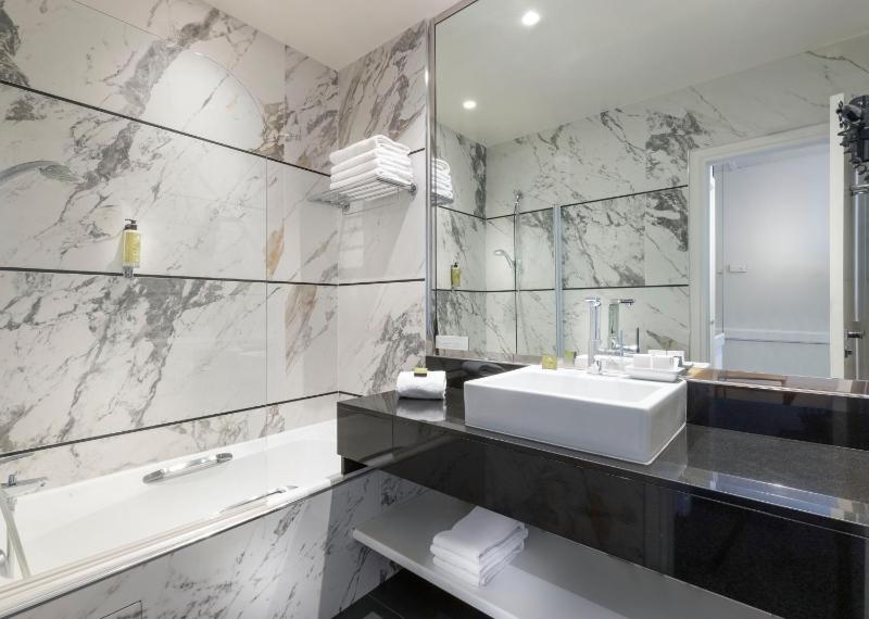 Quadruple Room image 2