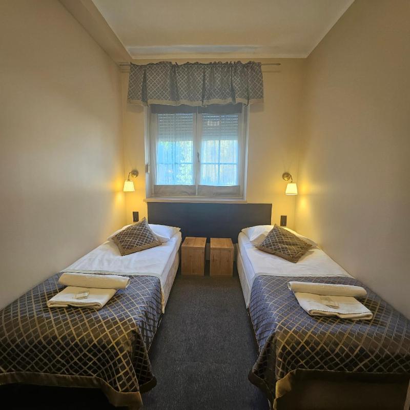 Budget Double Room image 3