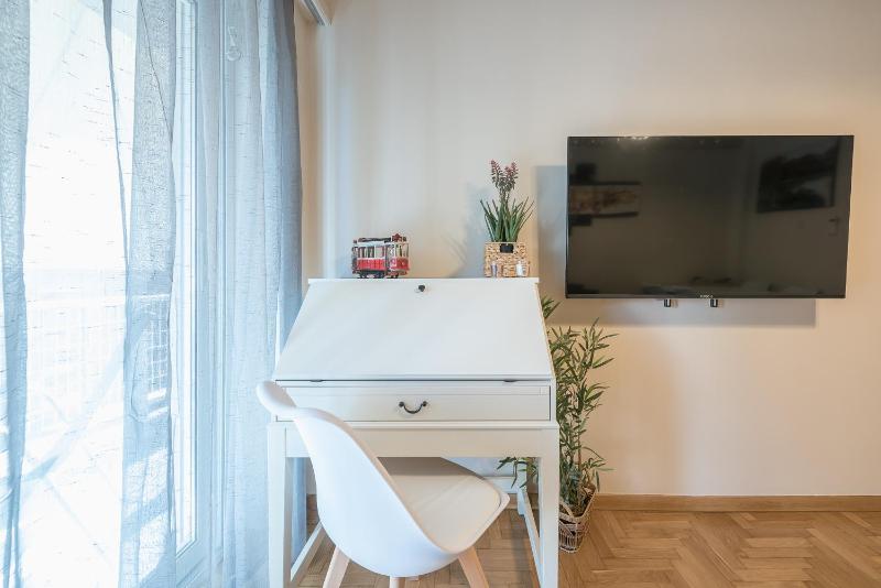 Stylish City Apartment by CloudKeys - image 8