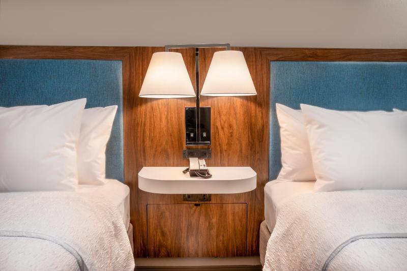 Room with Two Queen Beds - Non-Smoking image 4