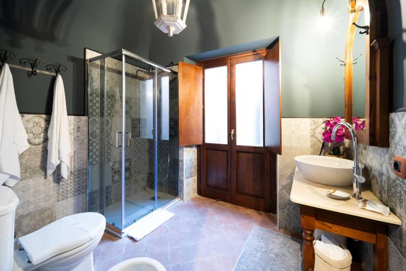 Biscari home - image 37