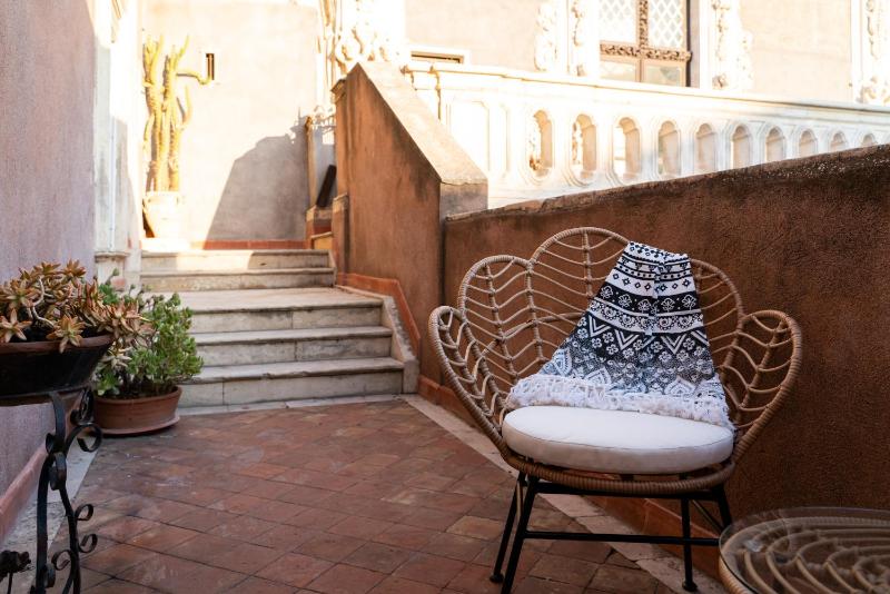Biscari home - image 28